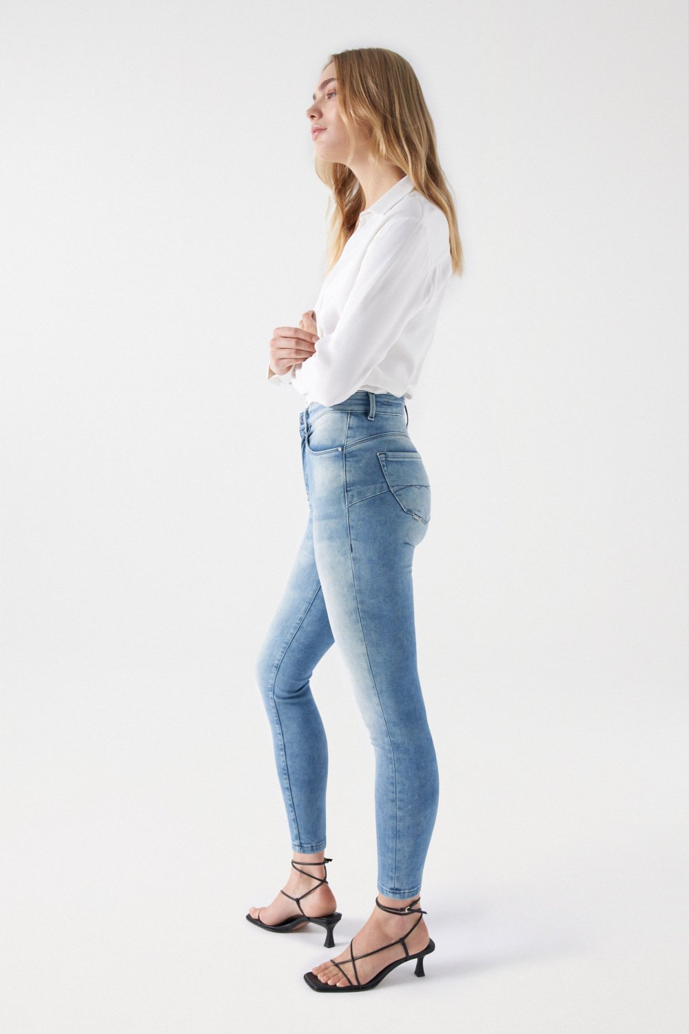 FAITH PUSH IN CROPPED JEANS IN RINSED DENIM - Salsa