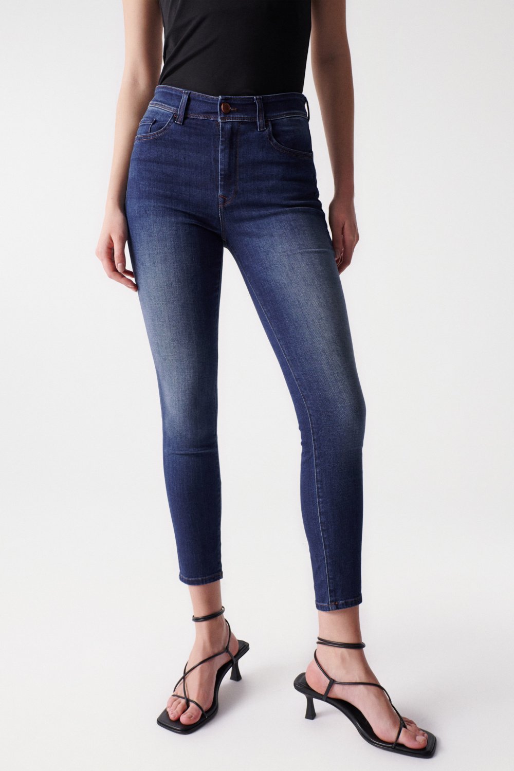 BLISS CROPPED JEANS IN DARK RINSE - Salsa