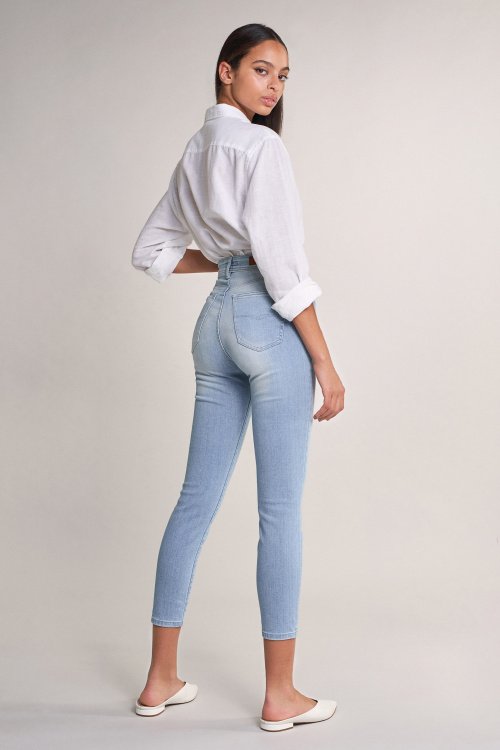 Elegant cropped light jeans