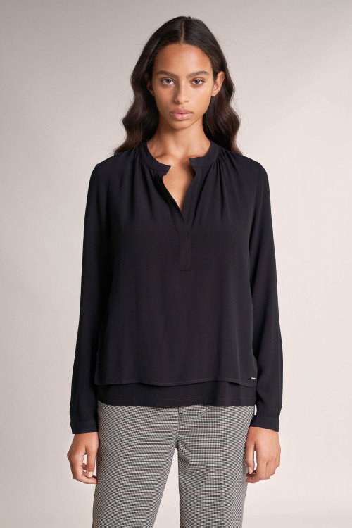 Jersey blouse in pleated fabric