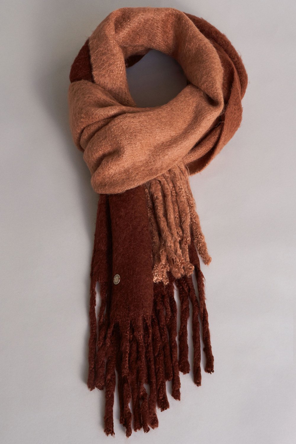 Warm fluffy scarf with gradient effect - Salsa