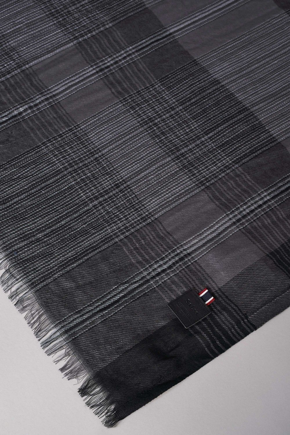 Soft fine-streaked stripe scarf - Salsa