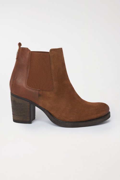 Suede ankle boot with classic heel