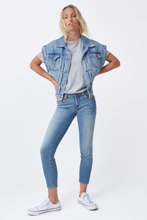 Push Up Wonder jeans with embroidered details