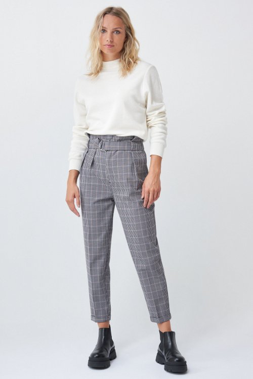 Checkered cropped trousers
