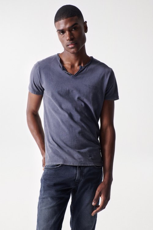 Wash effect t-shirt with V neck