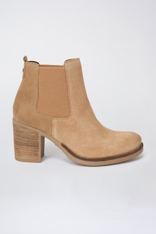 Suede ankle boot with classic heel