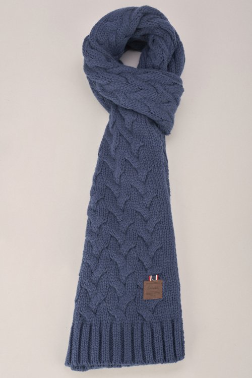 Écharpe tricotée torsades