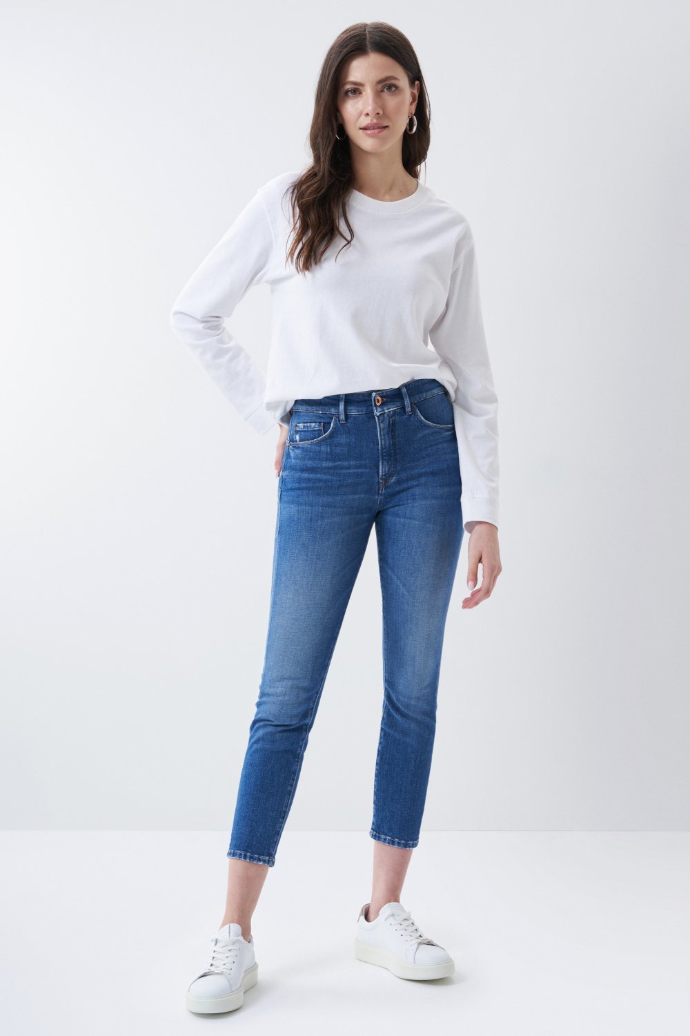 Cropped slim Push In Secret Glamour jeans with embroidery on the pockets - Salsa