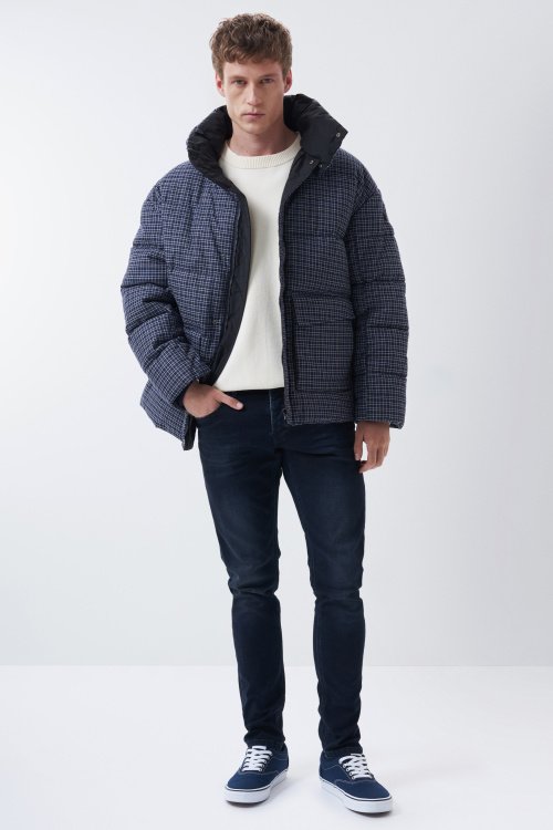 Short puffer jacket, geometric pattern
