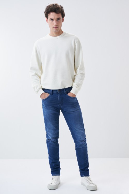 Slim jeans with colour