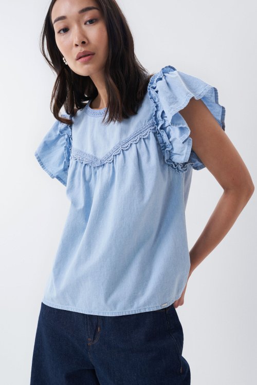 Lyocell top with ruffles and lace at the neck
