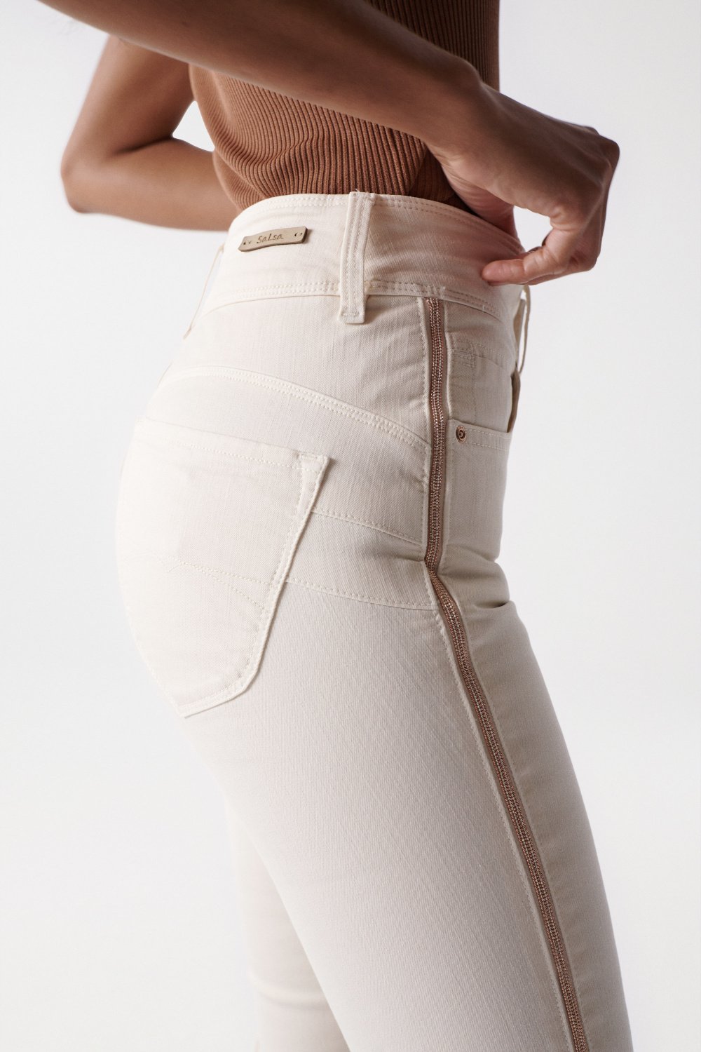 Cropped skinny Push In Secret jeans, unbleached, with ribbon on the side - Salsa