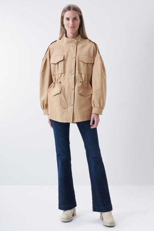 Parka with pleated detail on the sleeve