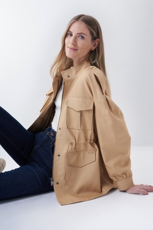 Parka with pleated detail on the sleeve