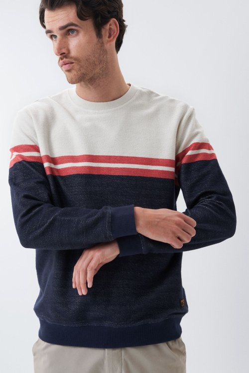 Pullover mit farblich abgesetzten Partien und Streifen