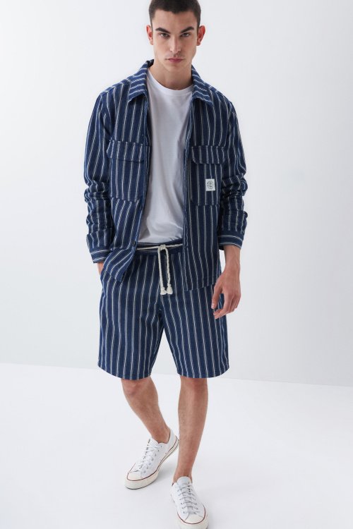 Loose denim shorts with vertical stripes