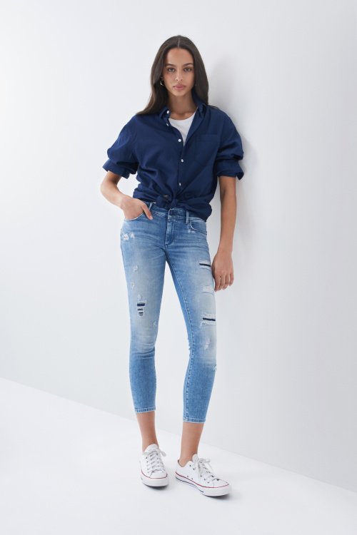 Cropped skinny Push Up Wonder jeans with rips and embroidered detail on the label