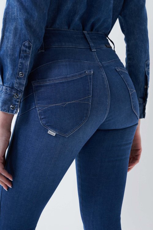 Skinny Push In Secret jeans with detail on the waistband
