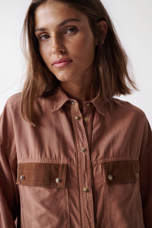 Plain shirt with suede