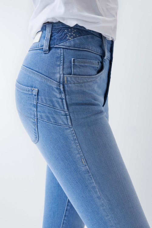 Cropped skinny Push In Secret jeans with embroidery on the waistband