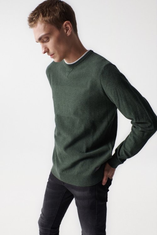 Jumper with contrasting collar