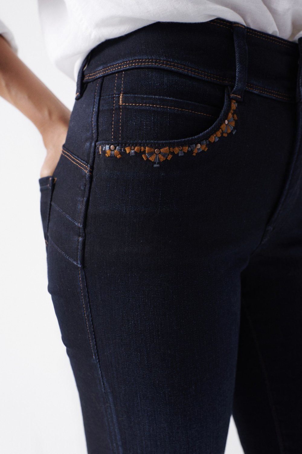 Slim Push In Secret Jeans with detail on the pocket - Salsa