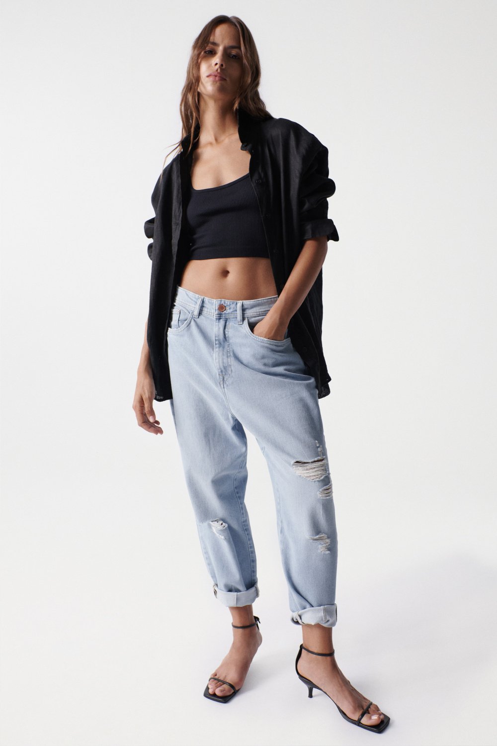 Cropped slim baggy jeans, light colour, with rips - Salsa