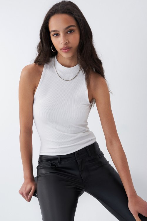 Basic top with collar