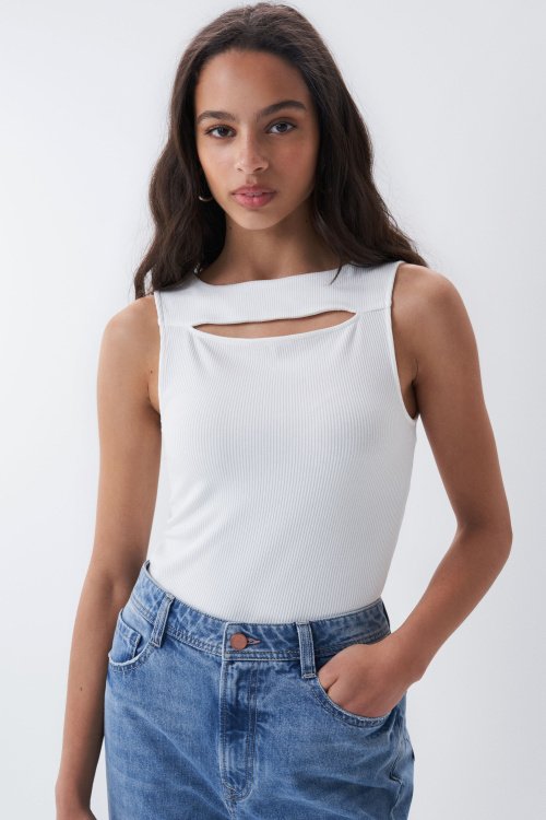 Basic top with cut-out