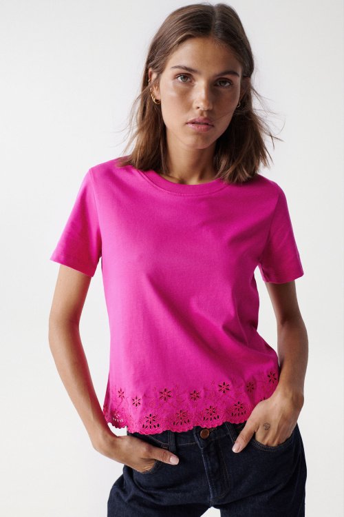 PLAIN T-SHIRT WITH ENGLISH EMBROIDERY