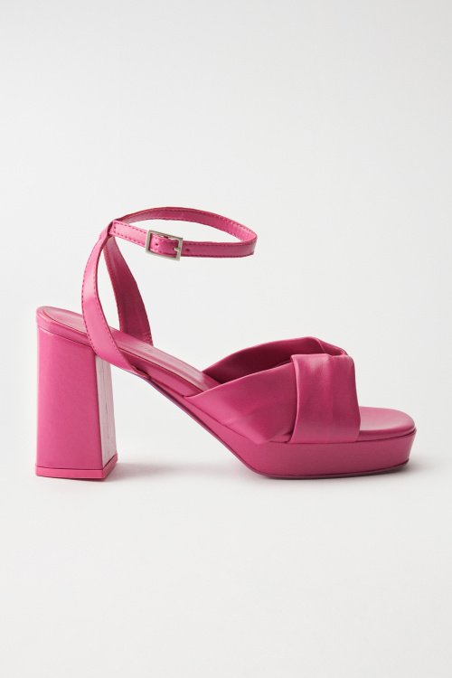 Sandales à talon rose