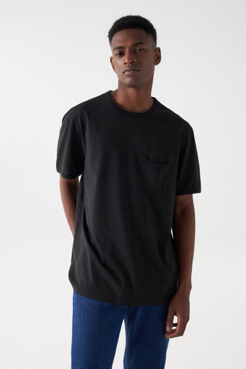 T-SHIRT WITH POCKET DETAIL