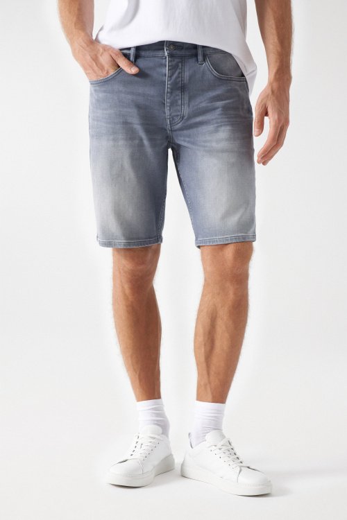 Los pantalones cortos de los hombres, Jeans Corto