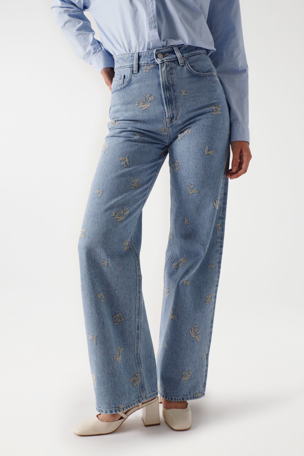 TRUE HIGH RISE JEANS WITH EMBROIDERY - Salsa