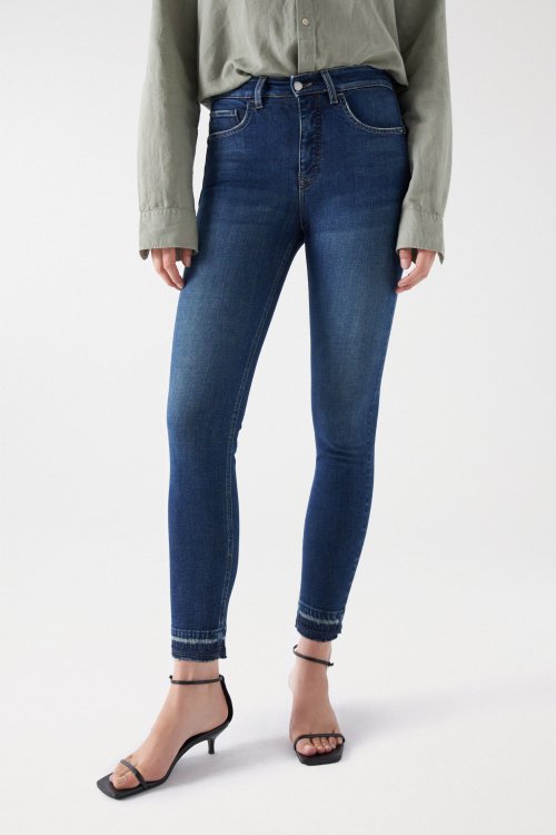CROPPED SLIM FAITH PUSH IN JEANS WITH FRAYED HEM