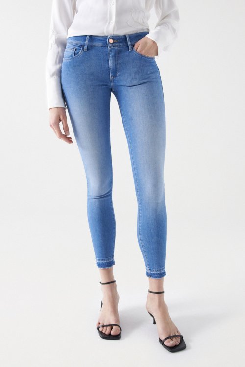 Wonder push up jeans premium blue with shine  Vaqueros adornados, Bordados  en pantalones, Pantalones mujer